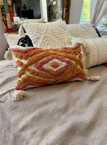 ORANGE PILLOW LONG