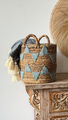 BLUE ORNAMENT M BASKET