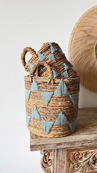 BLUE ORNAMENT M BASKET