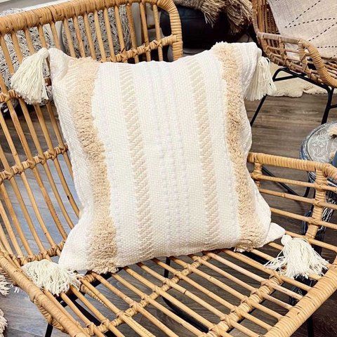Подушка з китицями WHITE&BROWN 864235125731 фото
